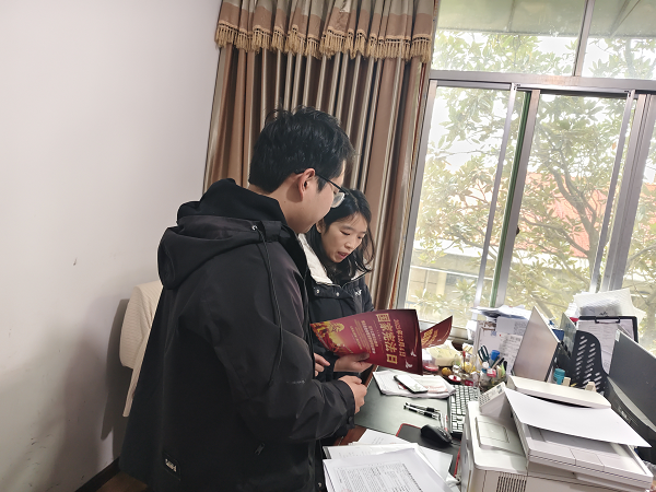 科技賦能法治，服務(wù)惠企便民——雙清區(qū)科工信局開(kāi)展2025年‘政務(wù)公開(kāi)主題日’暨‘12·4’國(guó)家憲法日系列宣傳活動(dòng)